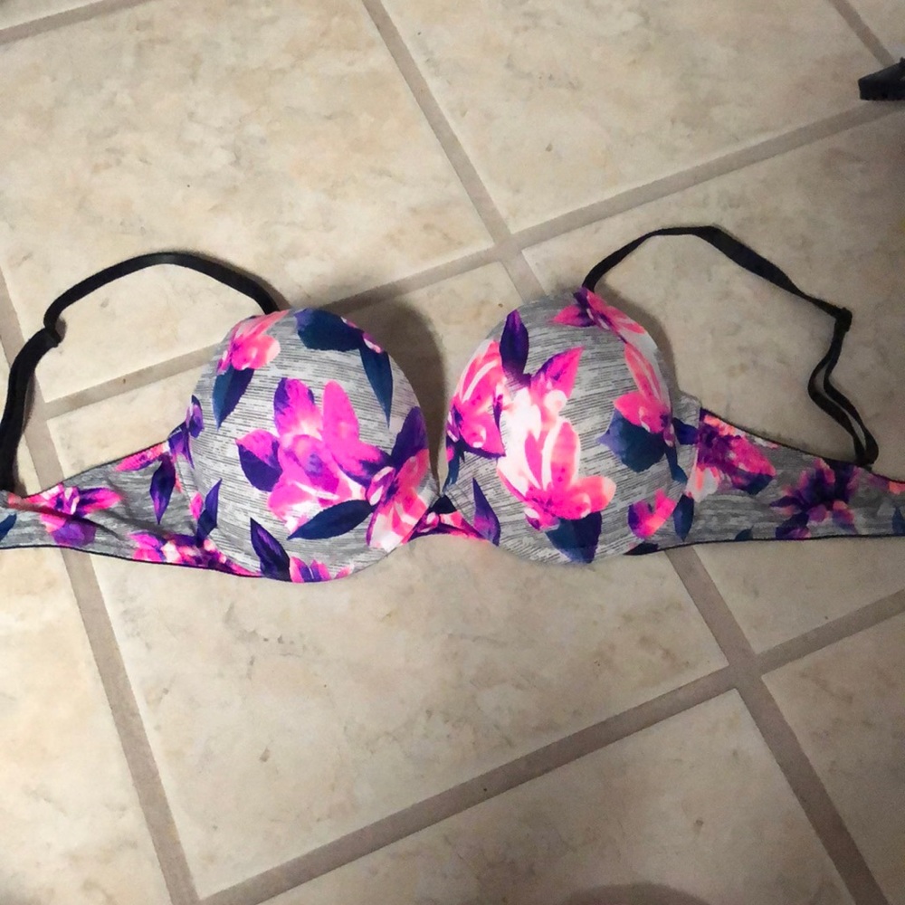 Victoria secret bra.